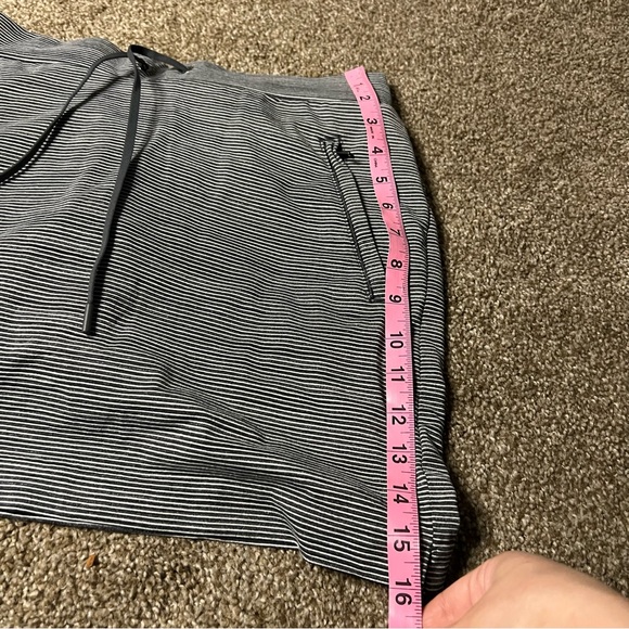 NWOT ATHLETA Striped Size Small Tennis Modern Metro Skort Zip Pockets - Gray - Picture 6 of 11